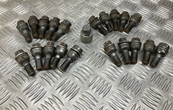 Audi Q3 8U Nuts/bolts 