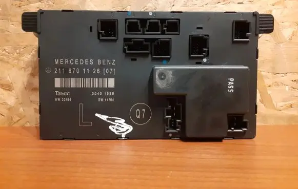Mercedes-Benz E W211 Door control unit/module 2118701126 1359