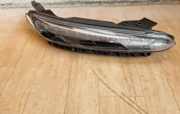 Hyundai Kona I Headlight/headlamp 92208J9600