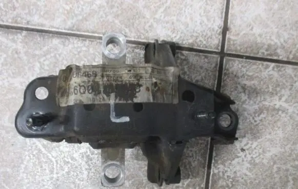 Seat Ibiza III (6L) Engine mount vacuum valve 