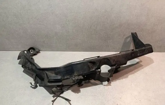 BMW 3 E90 E91 Headlight/headlamp mounting bracket 7138402