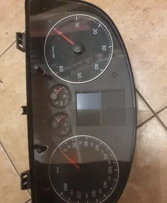 Volkswagen Touran I Speedometer (instrument cluster) 1T0920864A V0002000 0777010335