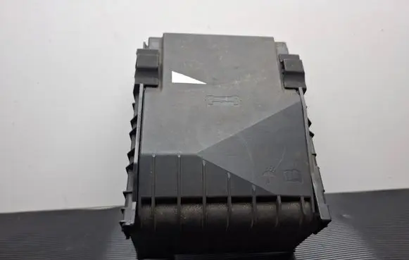 Volkswagen PASSAT B7 Fuse box cover 1K0937132F 1K0937132