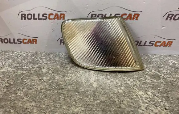 Volkswagen PASSAT B4 Front reflector 084411511RF