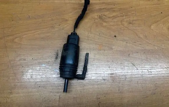 BMW 5 E60 E61 Windscreen/windshield washer pump 8377612 67128377612