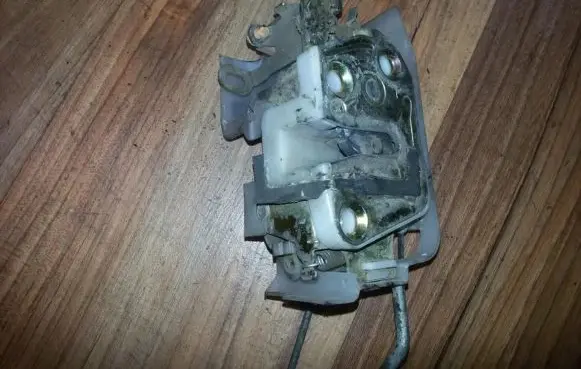 Mazda 323 Front door lock