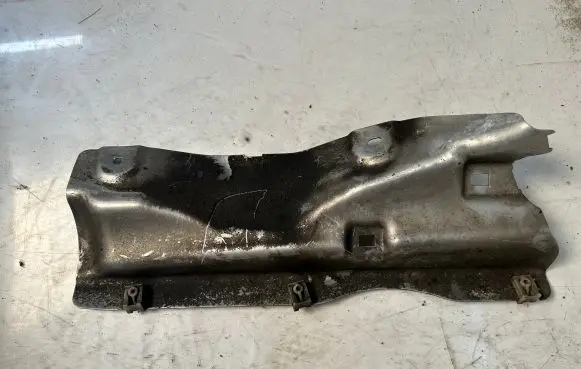 BMW 5 F10 F11 Heat shield in engine bay 7202853