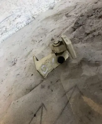 Volkswagen Touran III Front door upper hinge 8x0831403e
