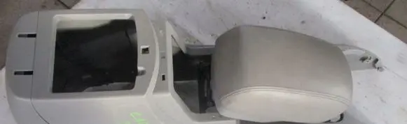 KIA Carens III Center console