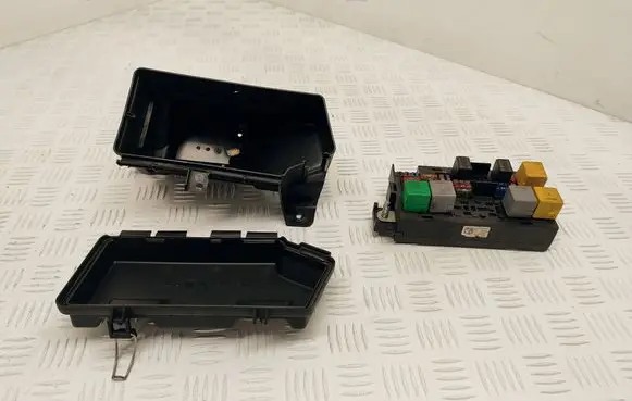Mercedes-Benz ML W164 Fuse box set A1645402972 1645400782