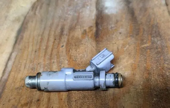 Lexus IS 200-300 Fuel injector 2325070120