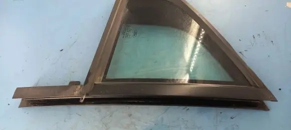 Ford Mondeo Mk III Rear side window