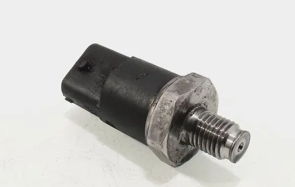 BMW 5 E39 Fuel pressure sensor 0281002405 98619005009