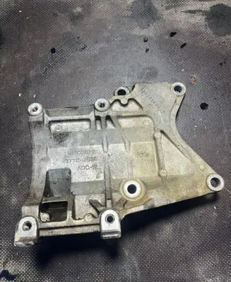 Mitsubishi L200 A/C compressor mount bracket MN123630 37110J560