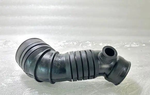 Volkswagen PASSAT B5 Turbo air intake inlet pipe/hose 3B0129615K
