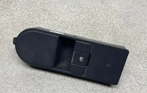 Opel Zafira B Electric window control switch 13228709