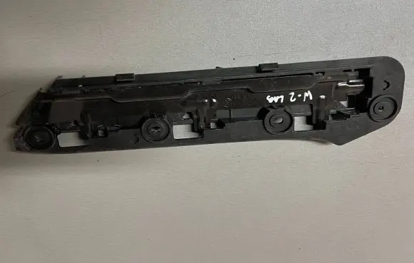 Volkswagen Touran I Front bumper mounting bracket 1T0807050