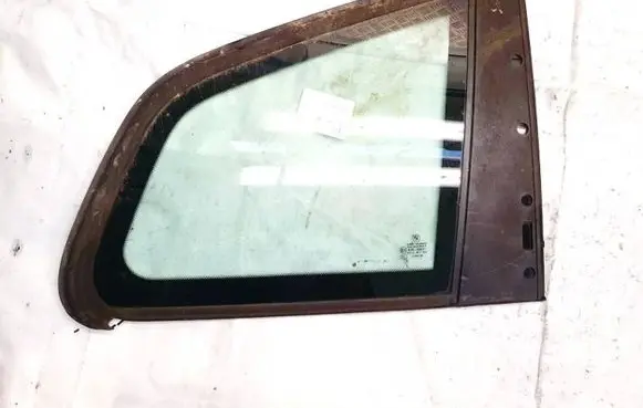 BMW X3 E83 Rear side window 3402291
