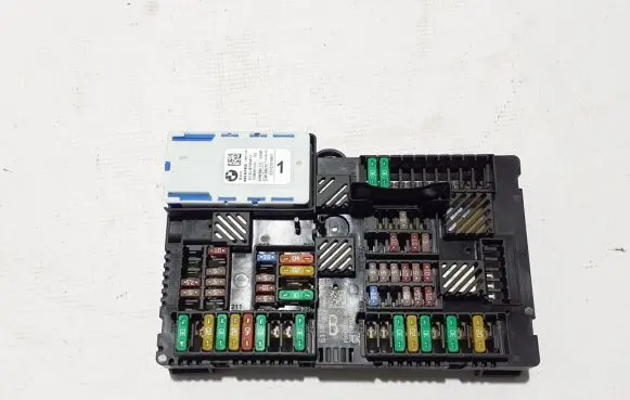 BMW 5 G30 G31 Fuse module 8795477