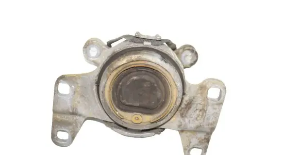 Volvo V40 Engine mount bracket