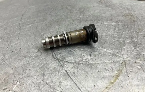 BMW 5 F10 F11 Camshaft vanos timing valve 8605123 13151880