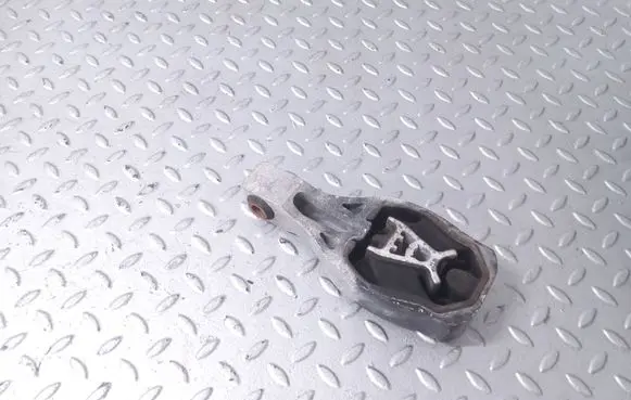 Citroen Berlingo Engine mount bracket 9811786680