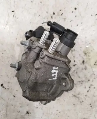 Volkswagen PASSAT B7 Fuel injection high pressure pump 03L130755L 0445010526