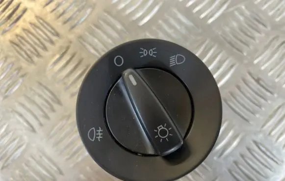 Skoda Fabia Mk2 (5J) Light switch 3B0941531B