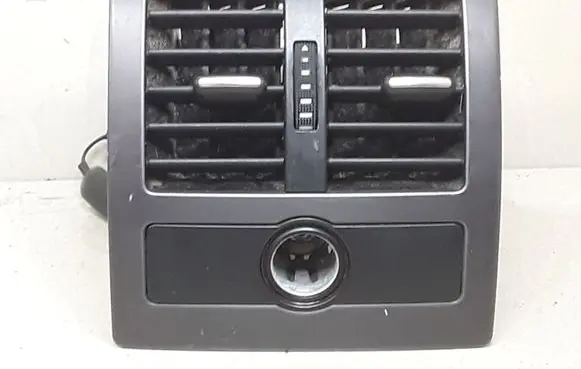Rear air vent grill