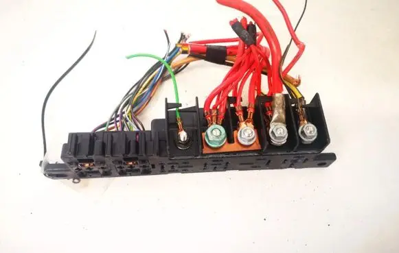 Volkswagen PASSAT B5 Fuse box set 8l0941822a