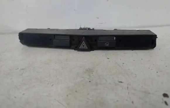 Opel Astra H Hazard light switch