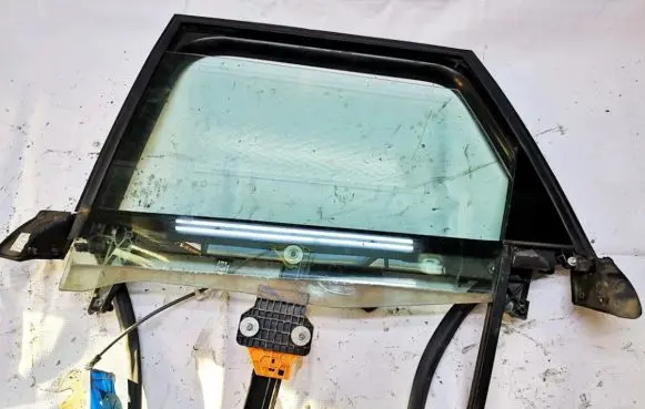 Audi A4 S4 B6 8E 8H Rear door window/glass frame 
