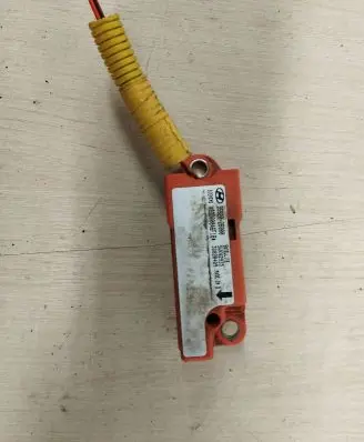 Hyundai Santa Fe Airbag deployment crash/impact sensor 9592026000 93D00046F18 5WK42935