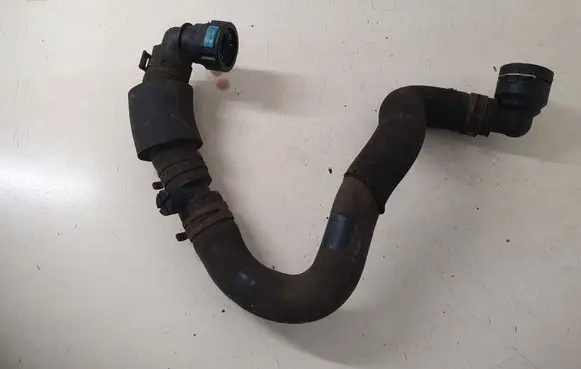 Engine coolant pipe/hose