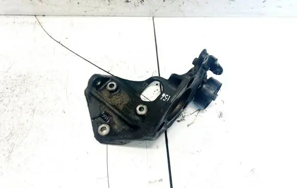 Volvo S80 Engine mounting bracket 074130147c