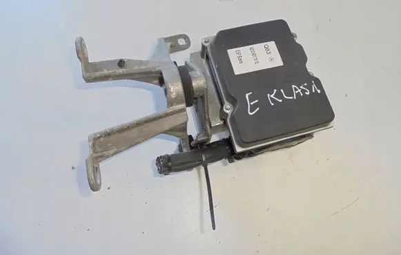 Mercedes-Benz E C207 W207 ABS Pump A2124317012