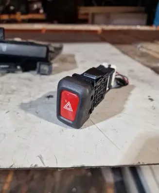 Nissan Almera N16 Hazard light switch
