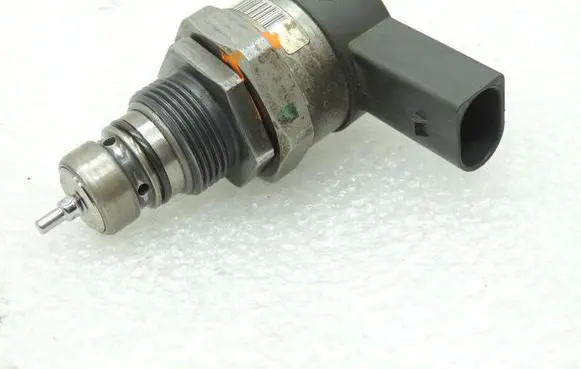 BMW 3 F30 F35 F31 Fuel pressure regulator 13537801992 7801992