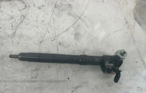 Volkswagen Polo V 6R Fuel injector 28231462 3773GG29G34 03P130277V400