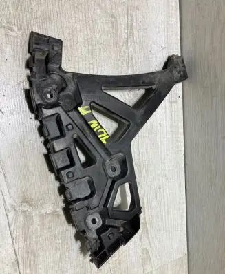 Renault Twingo III Rear bumper mounting bracket 50442507R