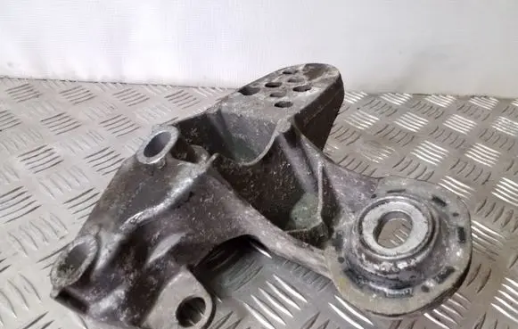 Audi A4 S4 B5 8D Engine mounting bracket 4B0199351