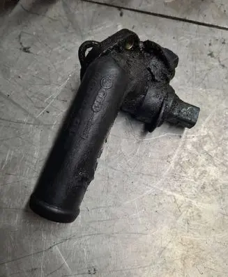 Volkswagen Transporter - Caravelle T4 Engine coolant pipe/hose 074121133D