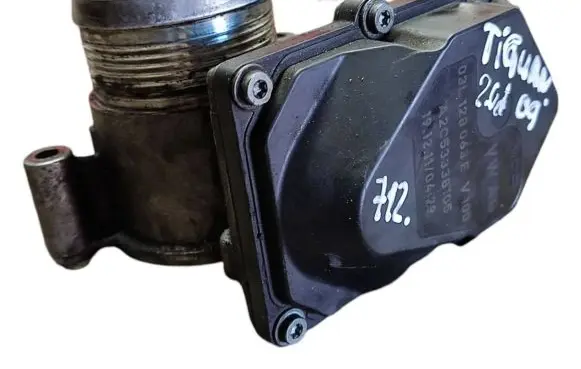 Volkswagen Tiguan Throttle valve 03L128063E A2C53338105