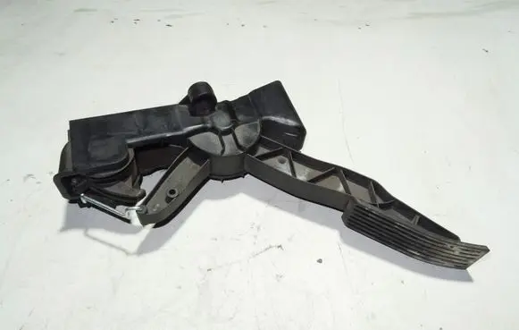 Mercedes-Benz B W245 Accelerator throttle pedal 91736020