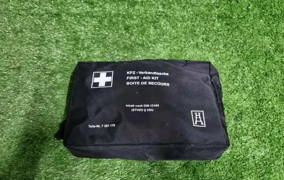 BMW 3 G20 G21 First aid kit 