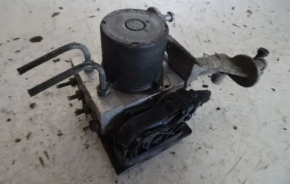 Mercedes-Benz B W245 ABS Pump A0064316712