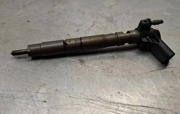 Volkswagen Golf VI Fuel injector 03L130277