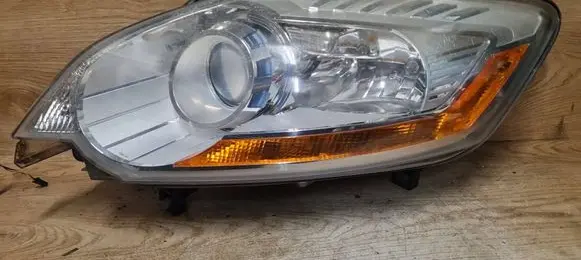 Ford Kuga I Headlight/headlamp 8V4113D155BF 5DV00900000
