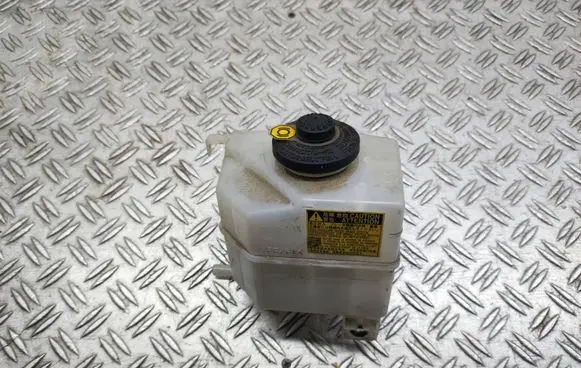 Toyota Camry Brake fluid reservoir 