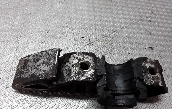 Audi Q7 4L Sway bar bush bracket, front 7L0411063B
